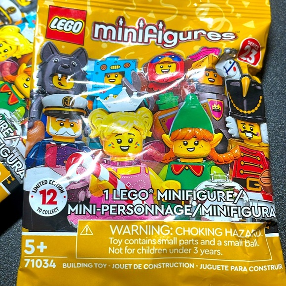 Lego Series 23 Ferry Captain - Picture 2 of 7